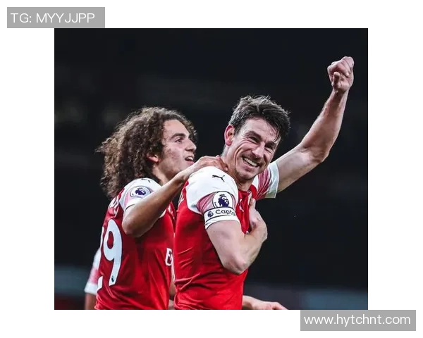 当足球球星脚下生辉那一刻全场呼吸都为他的拿球而暂停